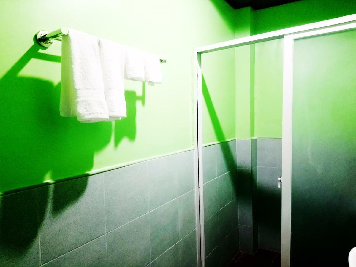 In-N-Out Hostel Siquijor Exterior photo